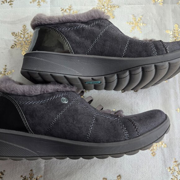 New BZees Golden Cloud Nine Gray Booties - Picture 1 of 5